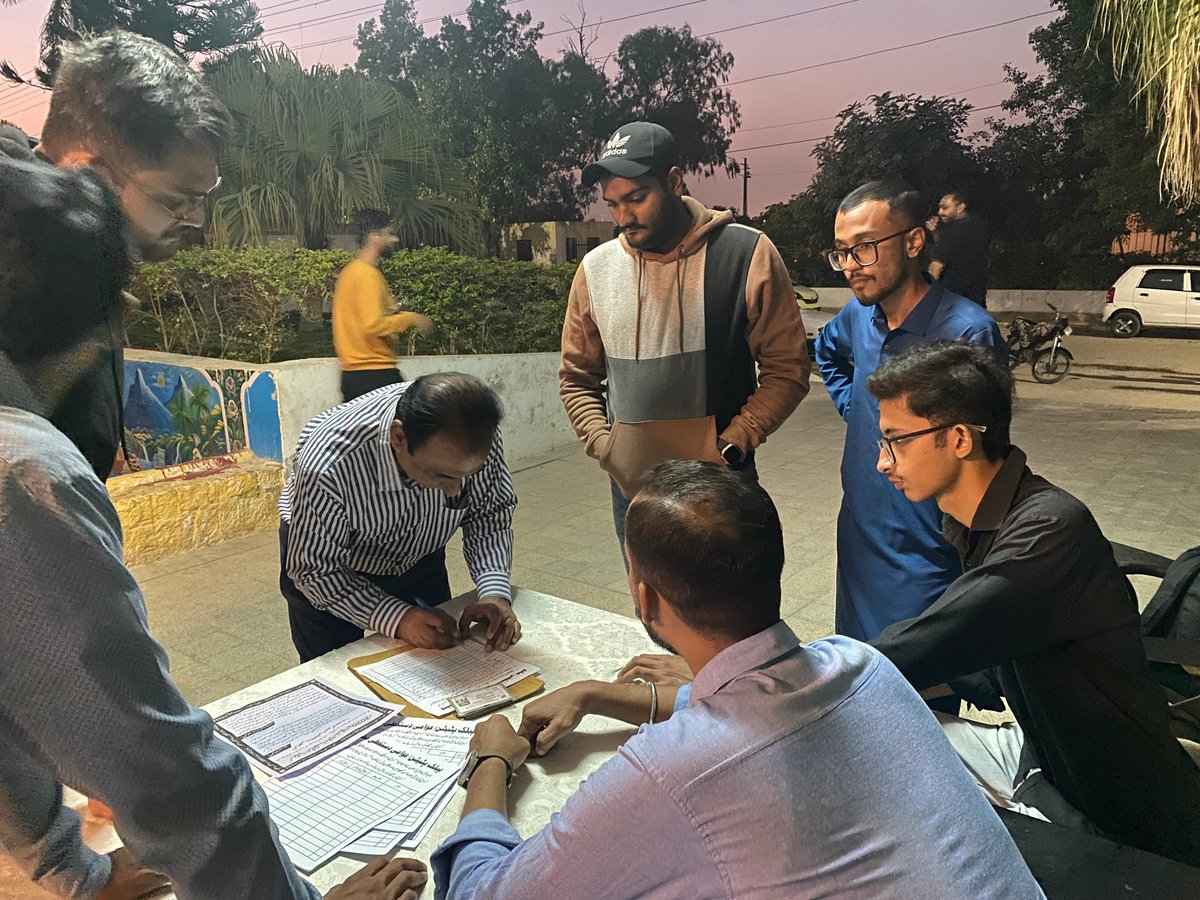 UOKAPMSO's tweet image. *دستخطی مہم برائے اساتذہ و طلبہ و طالبات*

اے پی ایم ایس او جامعہ کراچی سیکٹر کی جانب سےکراچی ماسٹر پلان 2020 کے حوالے سے دستخطی مہم میں عوام پبلک پٹیشن پر اساتذہ اکرام اور طلبہ و طالبات دستخطی مہم پر دستخط کر رہے ہیں۔ 

#APMSO #KnowledgeForAll 
#APMSO_Media #Team_APMSO