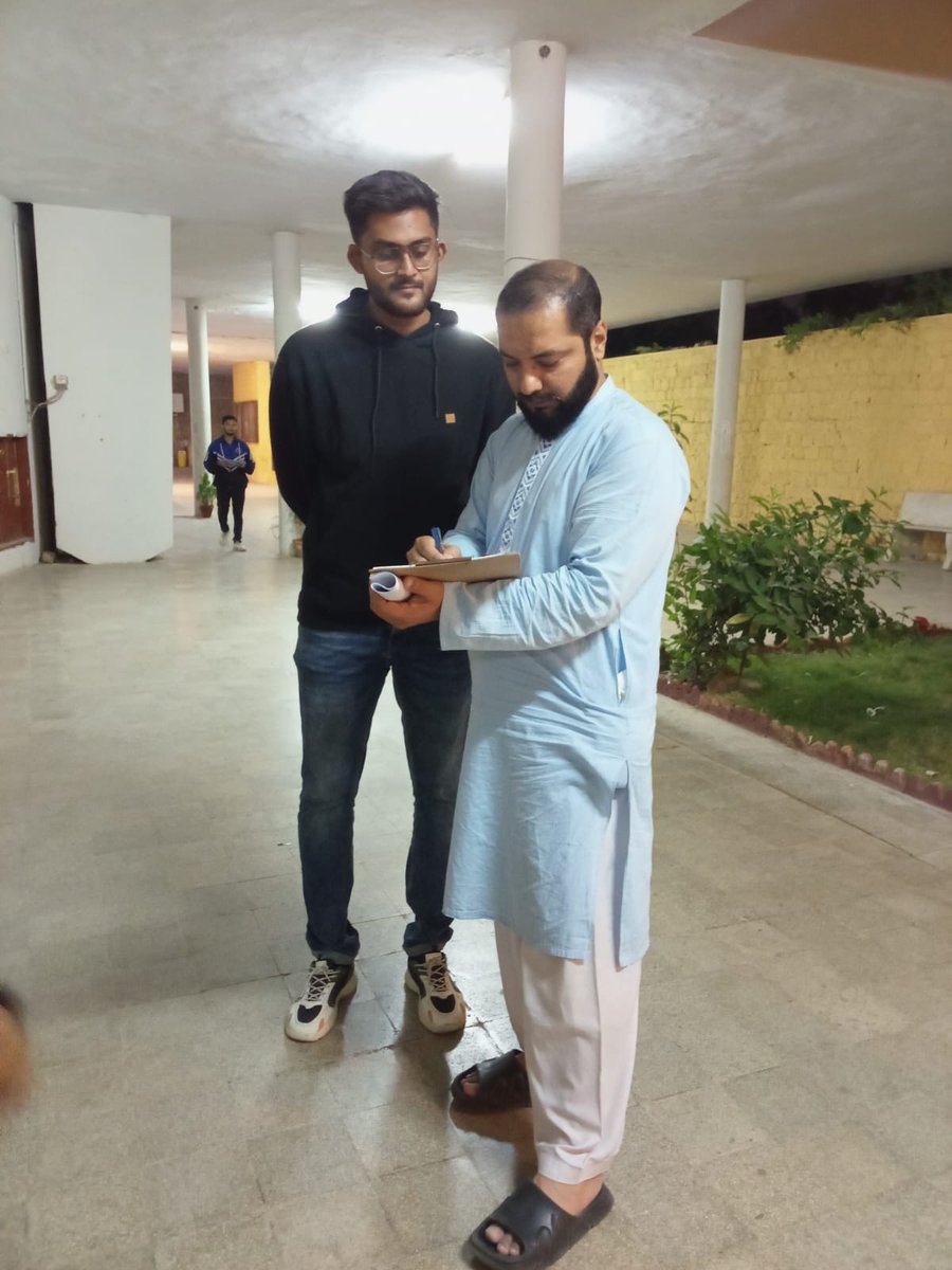 UOKAPMSO's tweet image. اس موقع پر مرکزی رکن حسن جاوید بھائی، سیکٹر آرگنائزر فرحان خان بھائی اور اراکینِ سیکٹر کمیٹی آرٹس لابی پر موجود ہیں۔
 اگر آپ نے ابھی تک اس پٹیشن پر دستخط نہیں کیے ہیں تو فوراً اس پر دستخط کریں۔

*جامعہ کراچی سیکٹر*
*اے پی ایم ایس او*

#APMSO #KnowledgeForAll 
#APMSO_Media