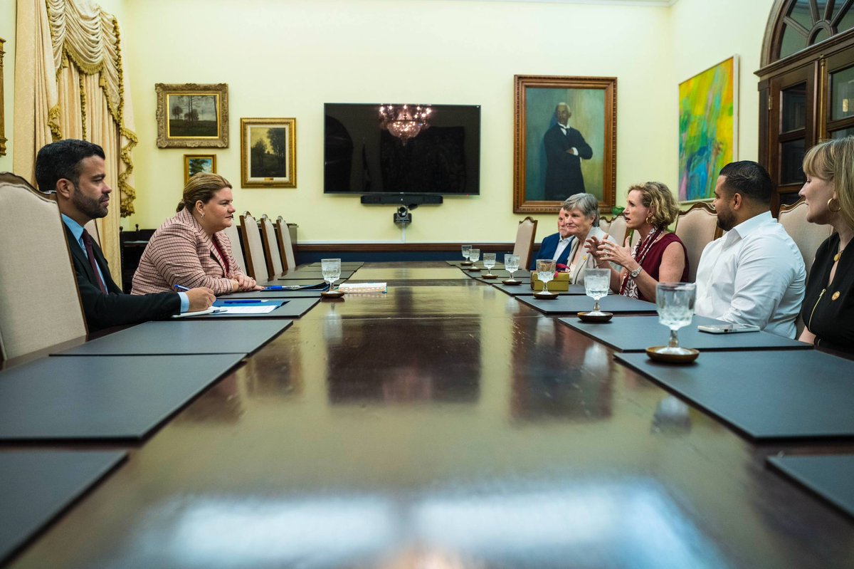 Jenniffer's tweet image. Con la misión de seguir fortaleciendo la educación universitaria en Puerto Rico, hoy sostuve una reunión con la Dra. Carrie L. Castille para conocer de primera mano las prioridades académicas y de investigación de la Universidad de Louisiana. Esta conversación nos permitió…