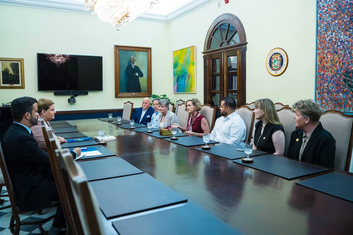 Jenniffer's tweet image. Con la misión de seguir fortaleciendo la educación universitaria en Puerto Rico, hoy sostuve una reunión con la Dra. Carrie L. Castille para conocer de primera mano las prioridades académicas y de investigación de la Universidad de Louisiana. Esta conversación nos permitió…
