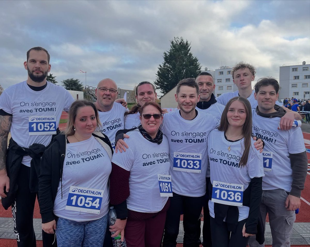 🏃 Course caritative pour Movember avec l’équipe Amiens Pour Vous ! Félicitations aux organisateurs de cette édition des foulées bleues Decathlon. #amiens #movember