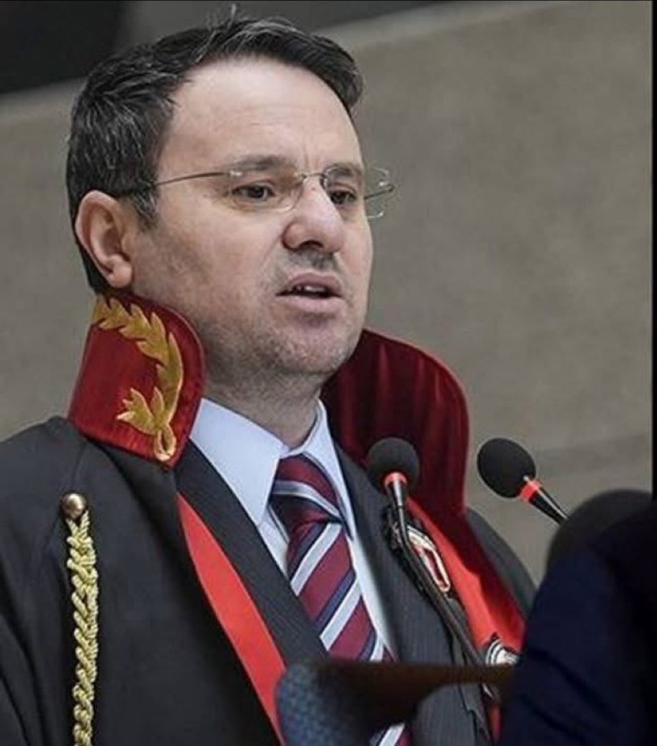 Aslan parçası değil! 
ASLAN'IN  TA KENDİSİ! 

AKIN GÜRLEK ADAMDIR! 
Sevenleri buradamı? 
☝🇹🇷🤘