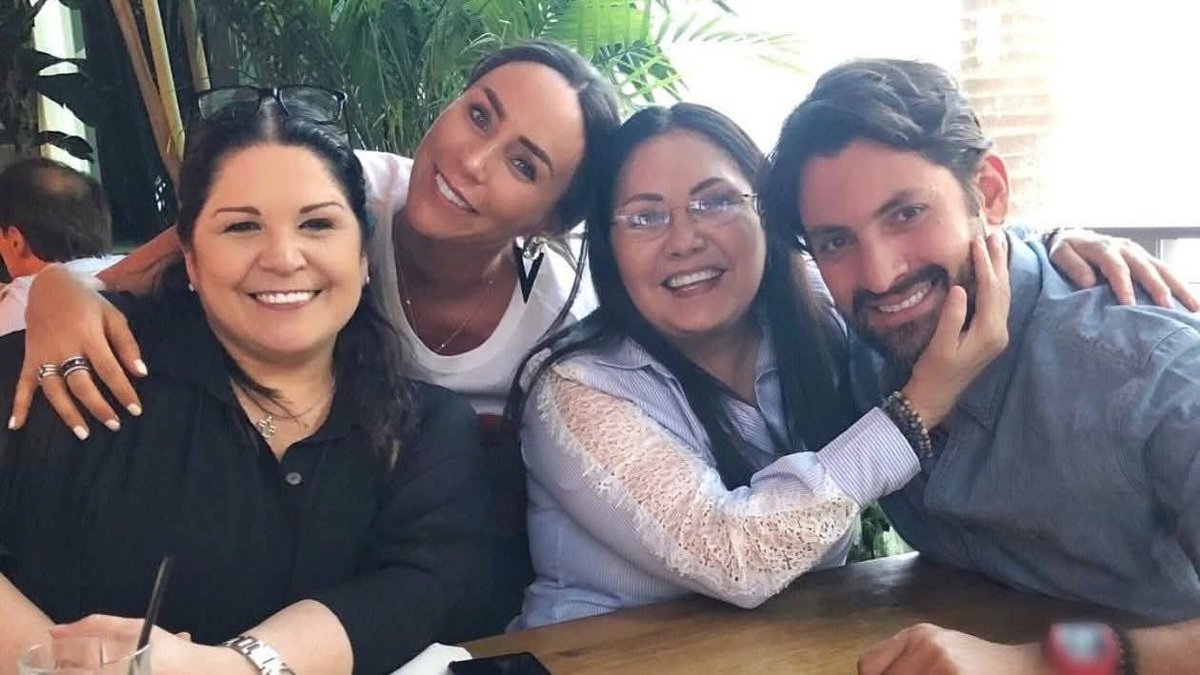 Peterpeter1976's tweet photo. @ANAGABRIELRL Aquí le dejo unos recuerditos señora preocupada por Mexico https://t.co/gonwDQQQbM