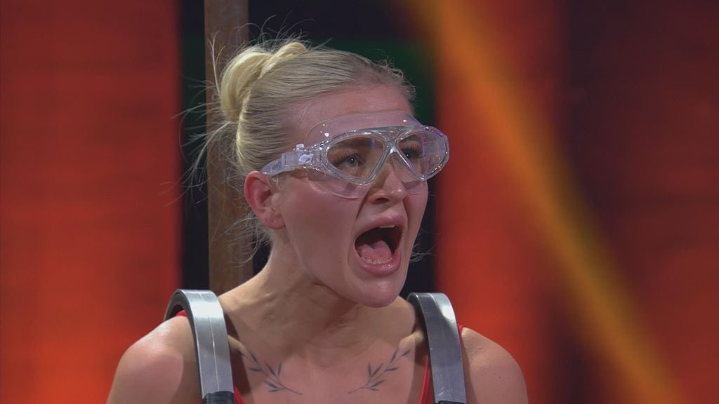 Es ist einfach eine faszinierende Symbiose mit der Stille, wie ein dadaistisches Experiment über menschliche Reizreaktionen. Man hört ihr zu und spürt: Der Lärm hat endlich seinen philosophischen Zweck gefunden. Michaaaaaaaaaaaaaaaa #Sommerhaus