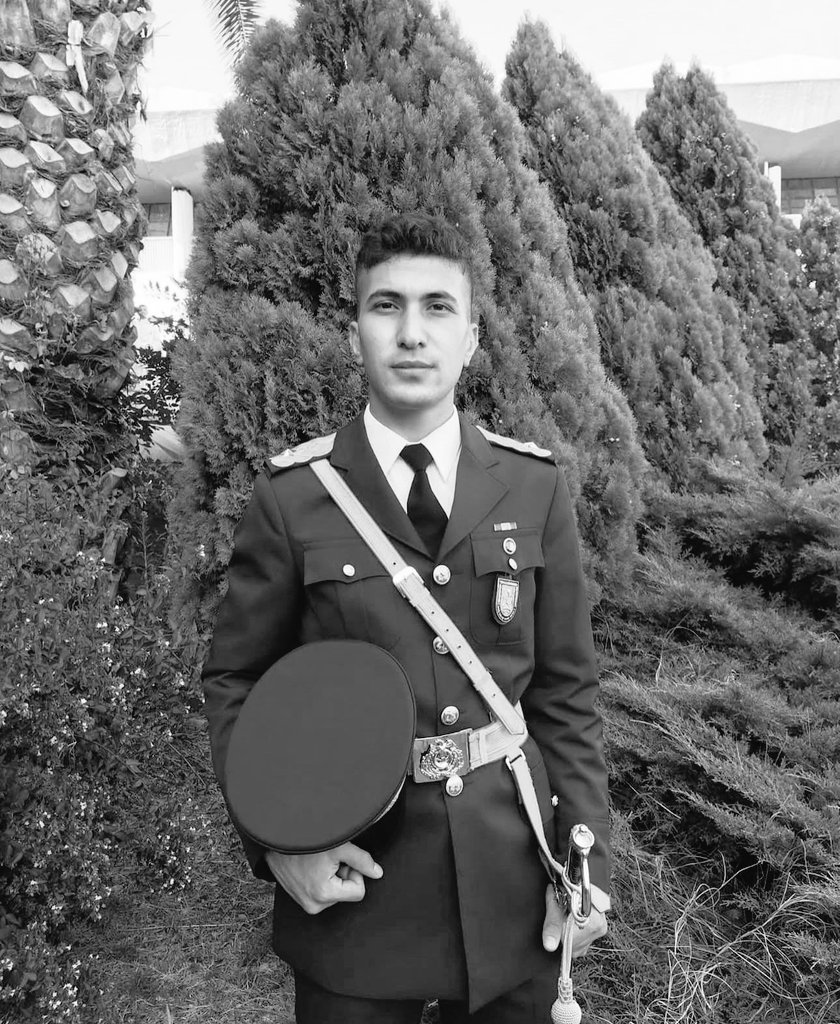 Eskişehir Şehidimiz Var.
Emek mahallesi sakinlerinden Üsteğmen Emre Mercan şehit düşmüştür.
Şehidimize Allah'tan Rahmet, Ailesine ve Milletimize Başsağlığı Diliyorum.