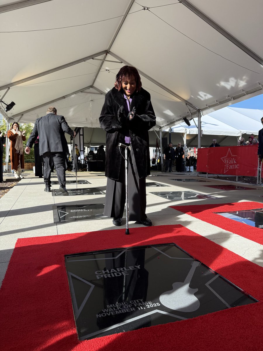 visitmusiccity's tweet photo. The next star on the #MusicCityWalkofFame goes to #CharleyPride! What an achievement for the music icon! 💫
@gibsonguitar
https://t.co/VzwJS5WeUa https://t.co/eNRTw2Zdeg