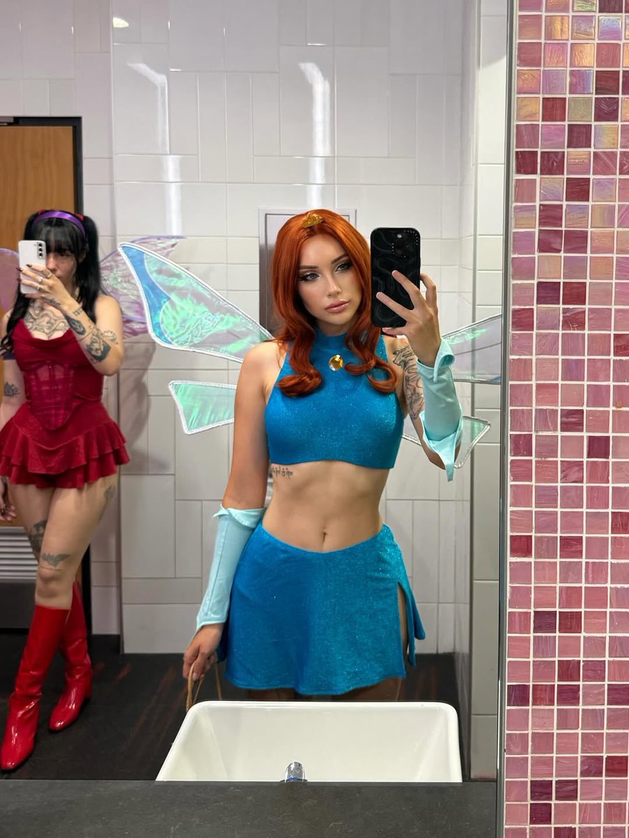 “She was a fairy🧚‍♀️”

#winxclub cosplay by <a href="/BekeCosplay/">bekejacoba 🌸</a> 
#cosplay #fairy