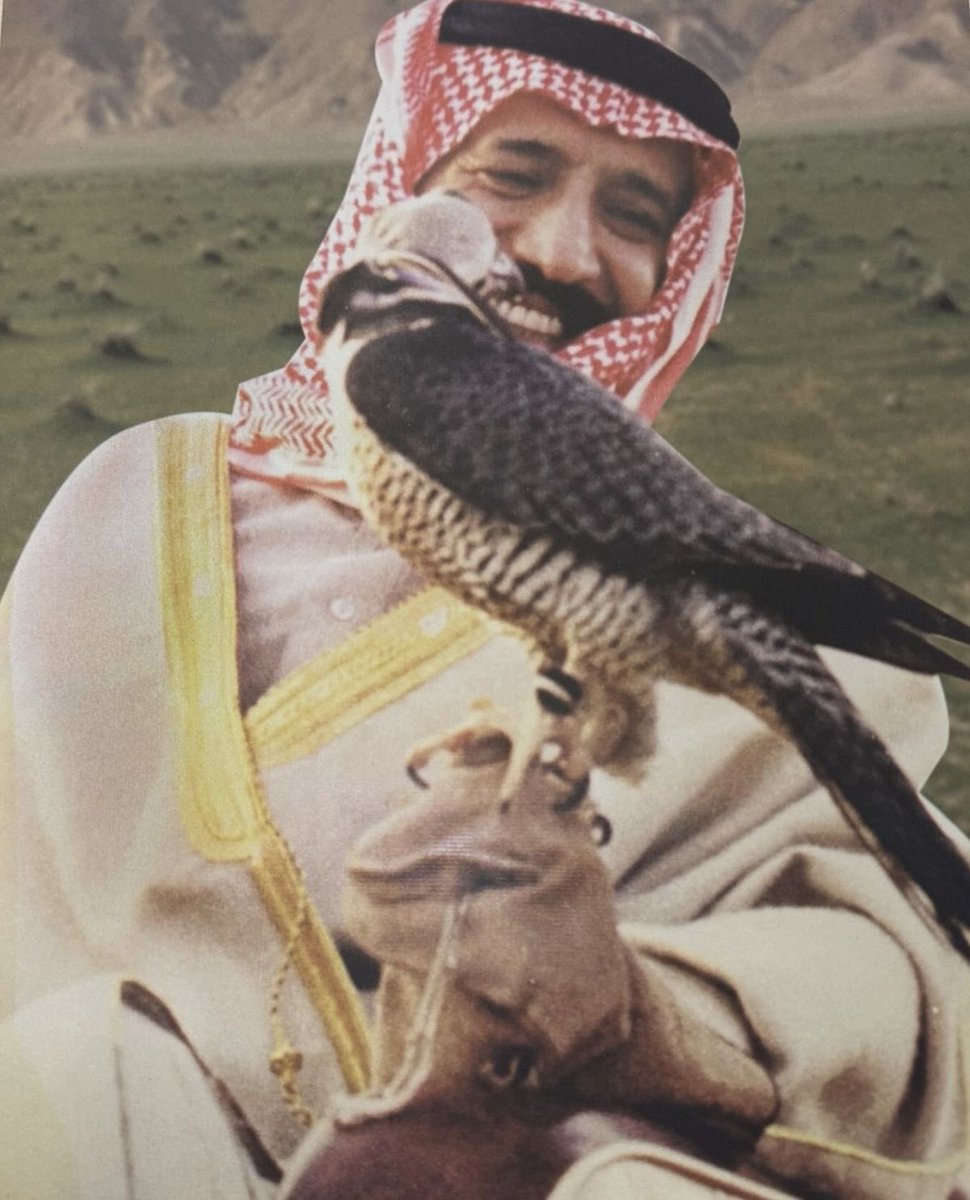 صقر الرجاجيل، وميزان الحكمة الذي تستقيم به المواقف، وتطمئن به القلوب.
حفظه الله، وأطال في عمره، وسدّد خُطاه لما فيه عزّ الوطن ورفعة شأنه 🇸🇦💚