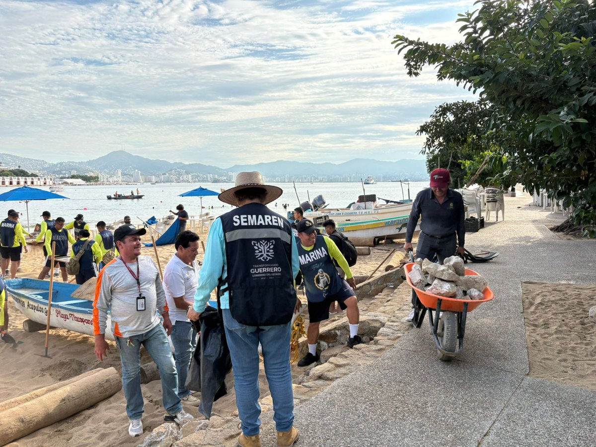En el marco de la Campaña Nacional de Limpieza y Conservación de Playas y Costas 2025-2030, la Delegación Regional Acapulco de la SEMAREN participó en una jornada de saneamiento en playa Tlacopanocha, junto a Ecología Municipal y la Secretaría de Marina.