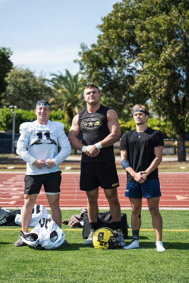 TheProShowcase's tweet image. Happy Veterans Day to all who have served 🇺🇸🫡

📸: @ShotByCuh