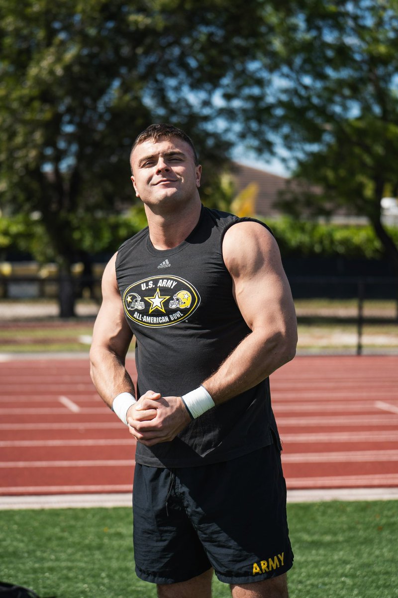 TheProShowcase's tweet image. Happy Veterans Day to all who have served 🇺🇸🫡

📸: @ShotByCuh