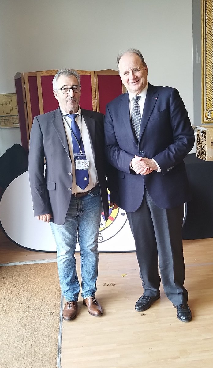 Hoje na companhia do meu amigo e Presidente da Académica do Bacalhau de Paris Francisco Francisco Da Cunha Leal  durante mais uma iniciativa desta nobre instituição .