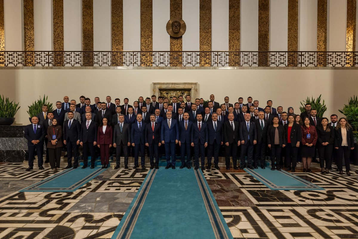 Bakanlığımızın 2026 Yılı Bütçe Teklifi, TBMM Plan ve Bütçe Komisyonu’nda kabul edildi.

Komisyon Başkanımız Sayın <a href="/mehmedmus/">Dr. Mehmet Muş</a> başta olmak üzere Komisyon Üyelerine, Milletvekillerimize ve çalışma arkadaşlarımıza teşekkür ediyorum. 

Çalışma hayatından sosyal güvenliğe kadar birçok