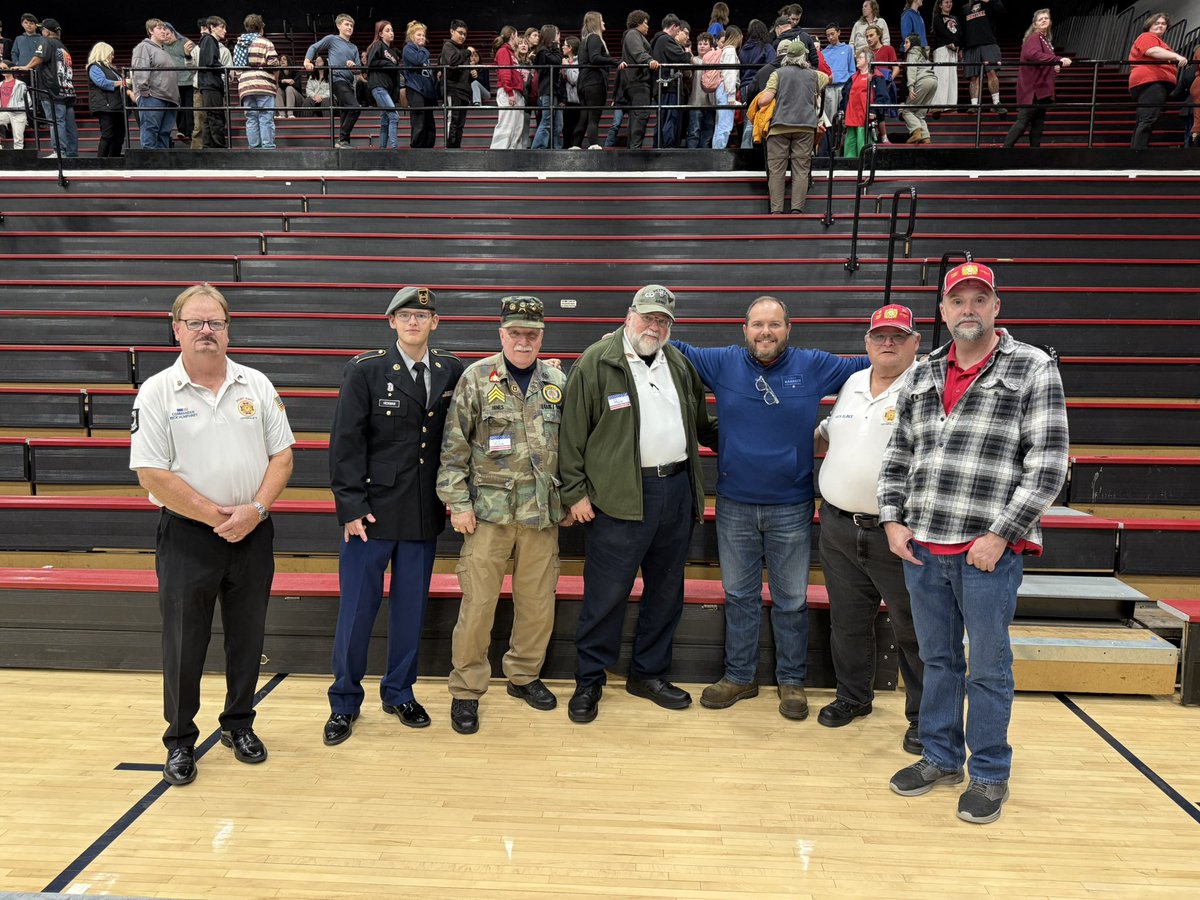 2nd event of the day at Hickman County High School in Centerville.  Great job by the ROTC students.  #thankaveteran
