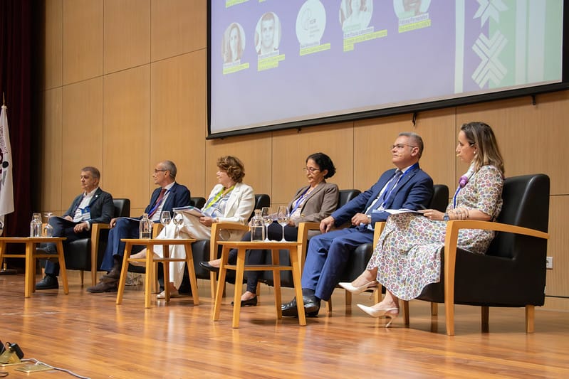 InstCervantes's tweet photo. Hoy ha comenzado en #Praia, la capital de #CaboVerde🇨🇻, la IV Conferencia Internacional de las Lenguas Portuguesa y Española, #CILPE2025, impulsada por @EspacioOEI.
Participan #RaquelCaleya, nuestra directora de Cultura, y @FMORENOFDEZ, director del #ObservatorioGlobaldelEspañol. https://t.co/LULH6Xqm9i