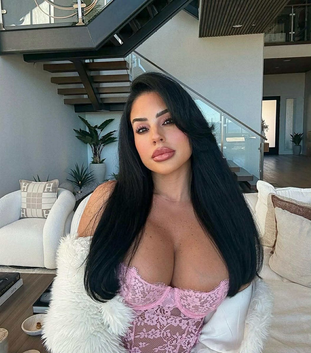 Rosecharlotte tweet media