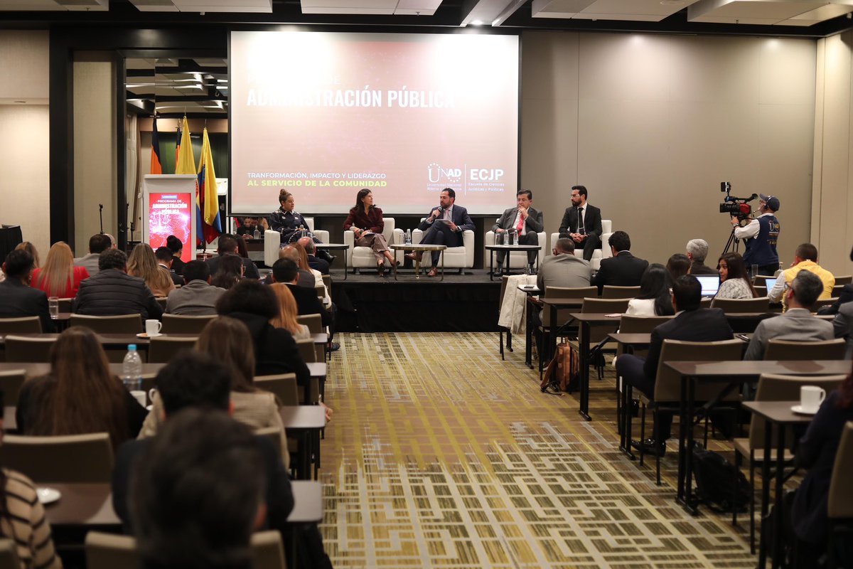 andrescastrofr's tweet image. Hoy participé en el panel “Servir como eje fundamental del actuar del Estado”, durante el lanzamiento del Programa de Administración Pública de la UNAD. Además, hicimos parte de la firma del convenio UNAD–Personería de Bogotá, con el propósito de fortalecer la formación de…