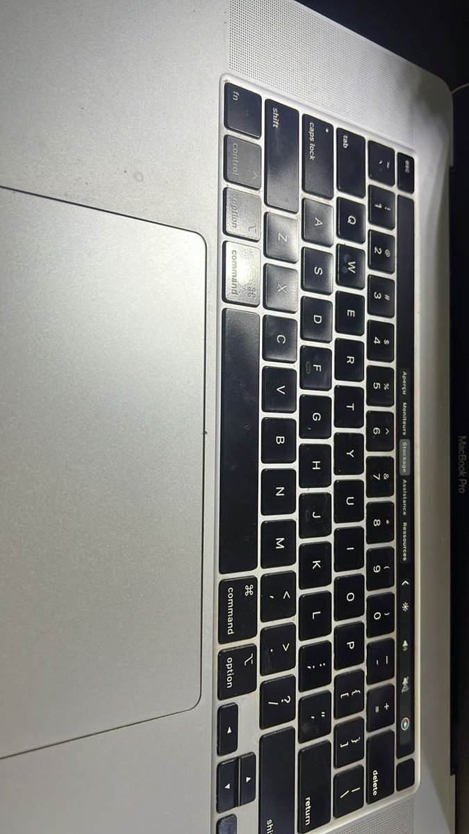 BambaDieng17's tweet photo. *A VENDRE :*

MacBook Pro 16 pouces 2019 avec 500 Go de stockage, équipé d'un écran Retina de 16 pouces (3072 x 1920), d'un processeur Intel Core i7, et de 16 Go de RAM. Il dispose de quatre ports Thunderbolt 3, et d'une carte graphique AMD Radeon Pro 5000M

Prix : 400k😍😍 https://t.co/As120gnD23