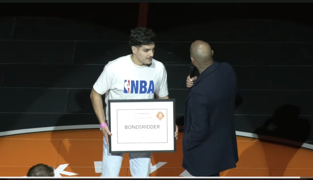 mauricewaalboer's tweet image. Gefeliciteerd Bondsridder 👏⚽️ Said Bouzambou @saidbouzambou9 @OranjeFutsal #oranjefutsal #neddui