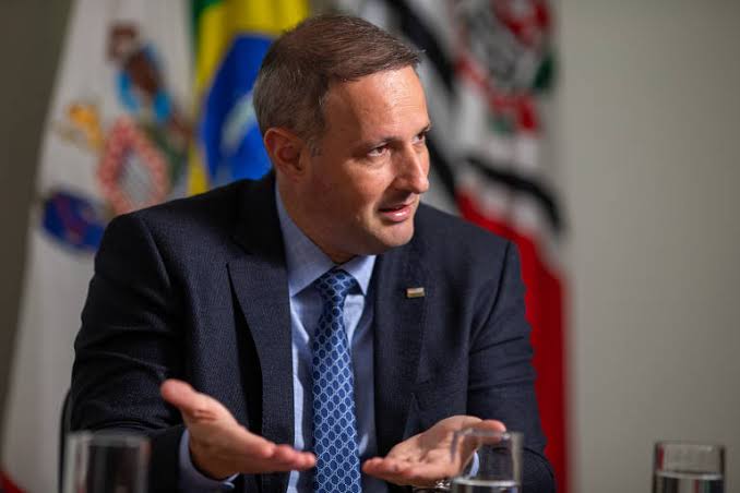 O incrível caso do político que se diz contra a corrupção, mas é contra investigação da Polícia Federal.