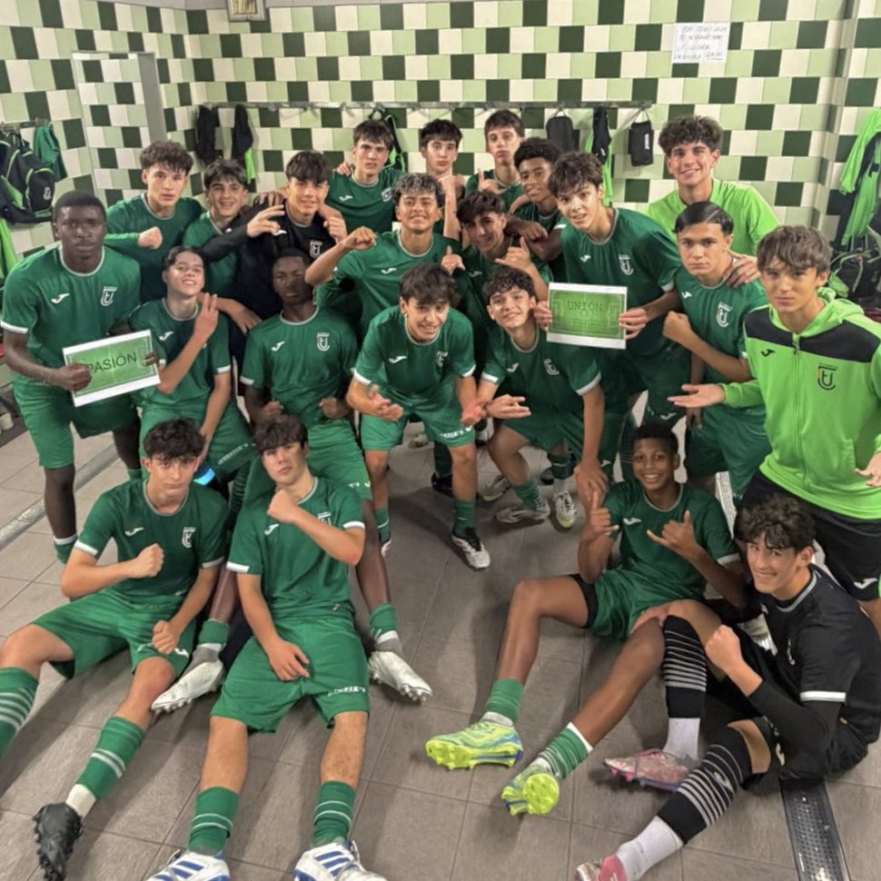ue_cornella's tweet photo. #FutbolBase • ✔️ Triomf contundent del Sub 15 A 🆚 @ecgranollers (4️⃣-0️⃣)! 

➕3️⃣! Els verds es mantenen forts i situats en la zona alta de la classificació! 👏🏻 

#UECornellà #Ambelverdalcor 💚 https://t.co/SpjAR5a6p8