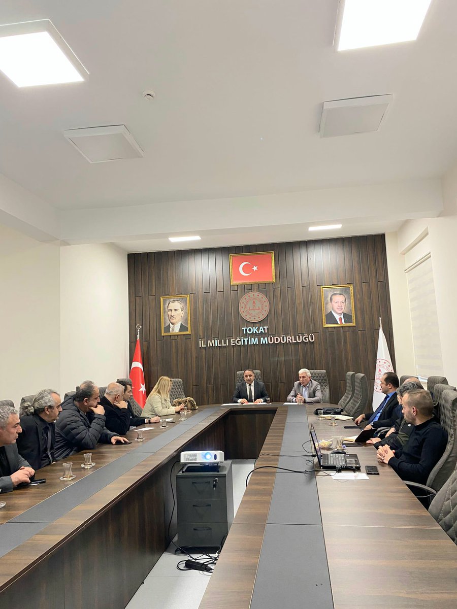 İlimiz merkez ilçe OGM’ye bağlı lise müdürlerimizin katılımı ile Şube Müdürümüz Sn. Kutbeddin Kaya başkanlığında Müdürlüğümüz toplantı salonunda ara dönem değerlendirme ve istişare toplantısı yapıldı.

Toplantıda; TYYMM süreç izleme, sosyal sorumluluk programı, ölçme