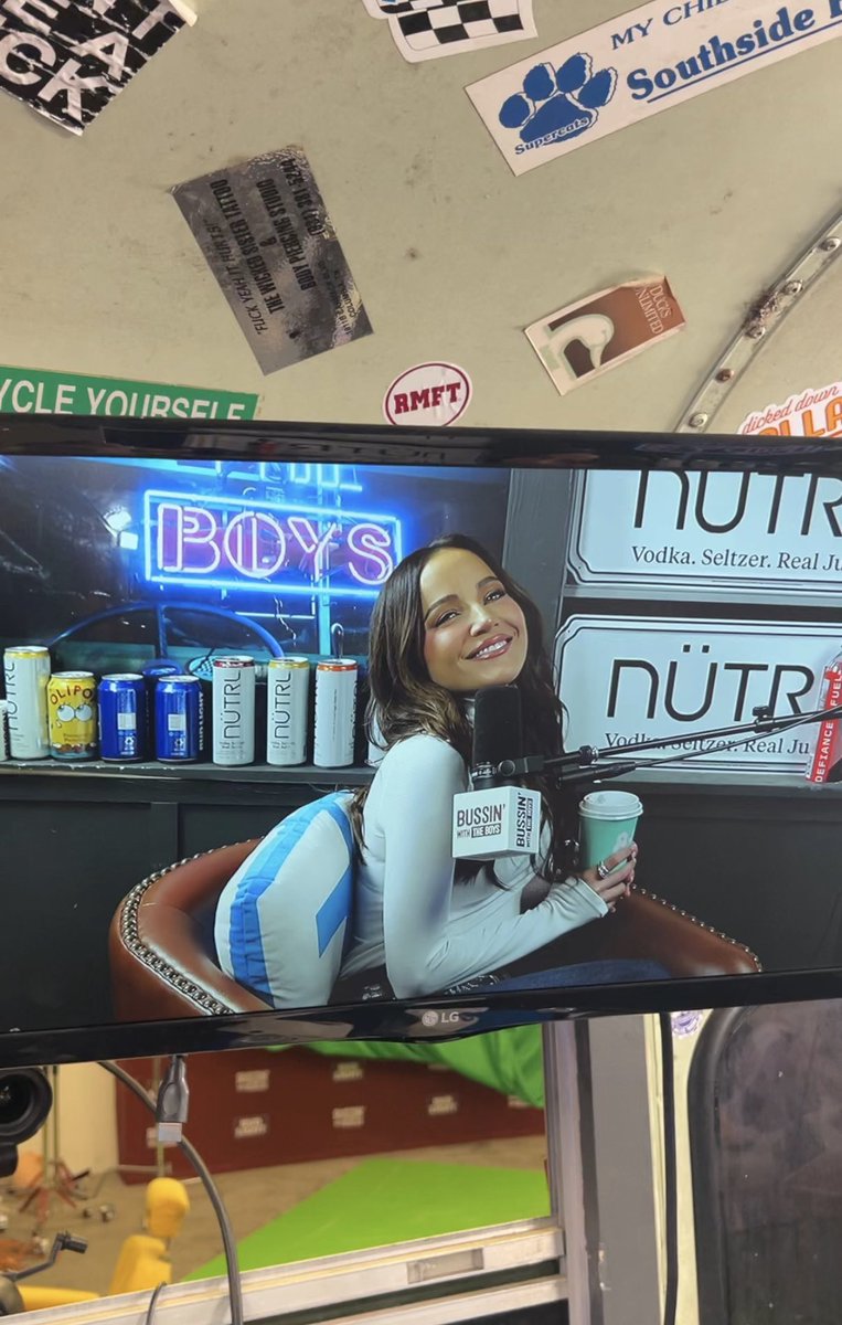 Loved getting to visit <a href="/BussinWTB/">Bussin' With The Boys</a> in Nashville! 🕯️❤️  

sports, not sports, me bald, domesticating a fox, dating quiz, and veneer war stories. 🫡