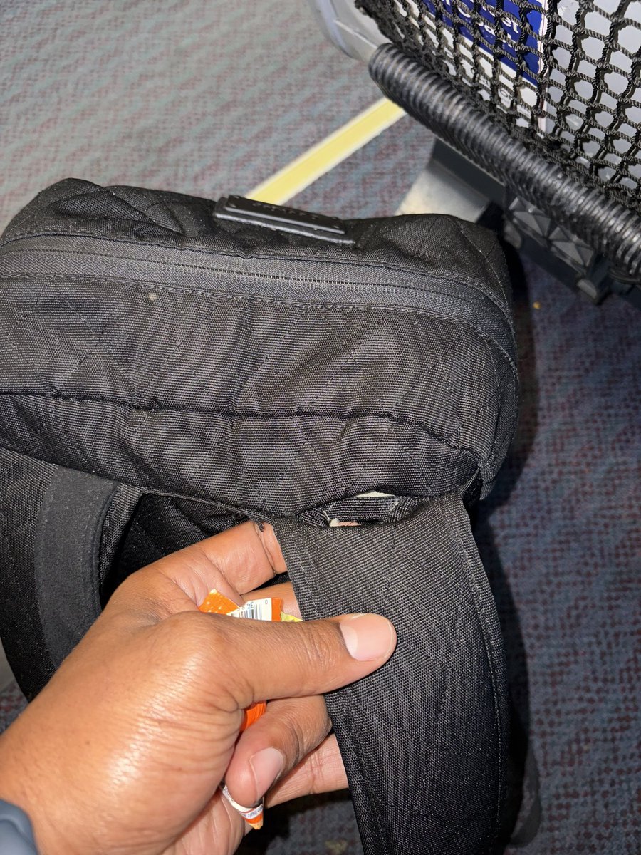 500fredwaxx's tweet photo. @berner415 @cookiesglobal this ain’t never happened to me with one of y’all backpacks, they are usually great but this one broke down on me in just a few months after buying it. Can a real Bay Area nigga get a replacement ? https://t.co/zqcCmzPngp
