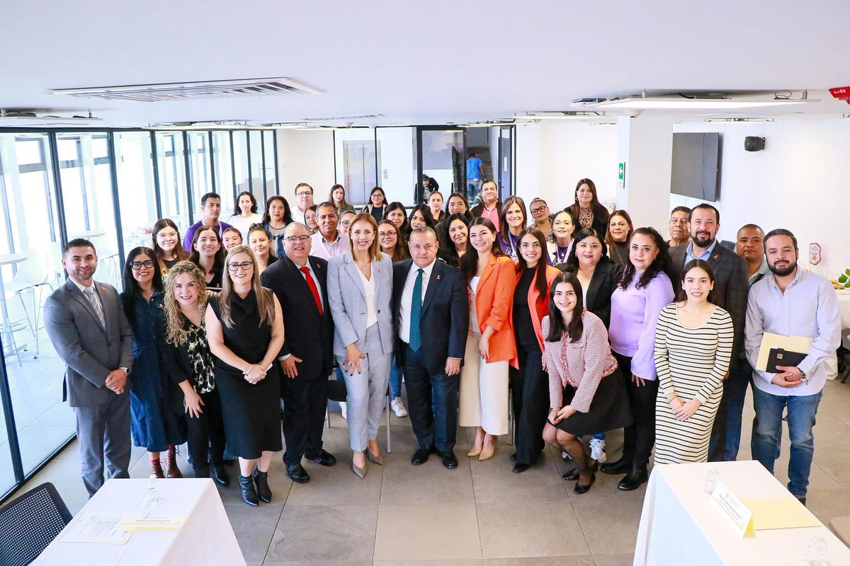 El día de ayer acompañamos al Procurador Social <a href="/HecPizano/">Héctor Pizano Ramos</a> a la firma del convenio de colaboración entre la Procuraduría Social y la Secretaría de Igualdad Sustantiva entre Mujeres y Hombres, encabezada por <a href="/FabiolaLoya_/">Fabiola Loya</a> .