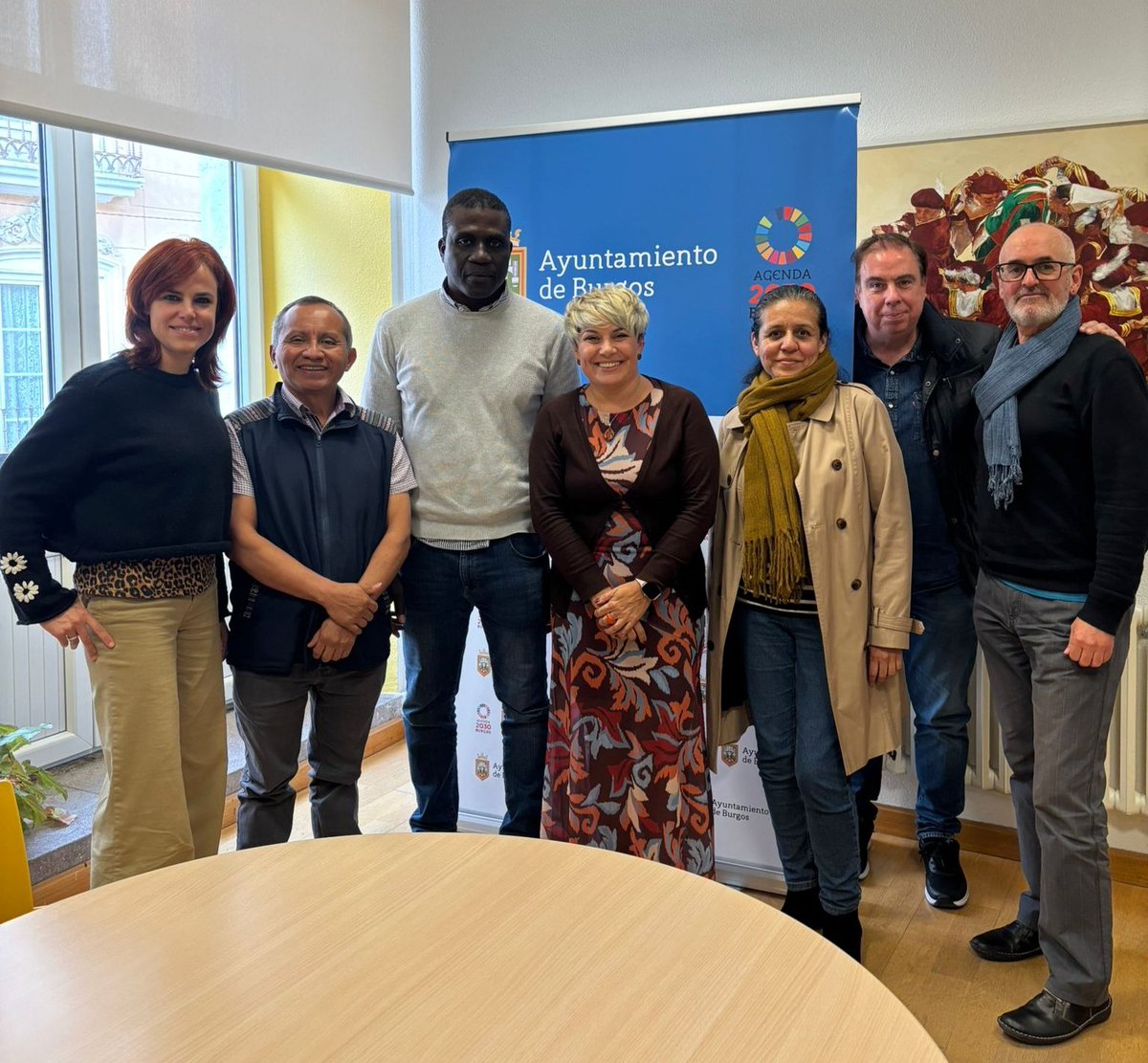 La concejala de Servicios Sociales, Mila del Campo, se ha reunido con el director de  Acción Sin Fronteras Kabawil para hablar del proyecto de cooperación que esta ONG tiene en Guatemala sobre salud, seguridad alimentaria y empoderamiento de mujeres en una zona indígena del país