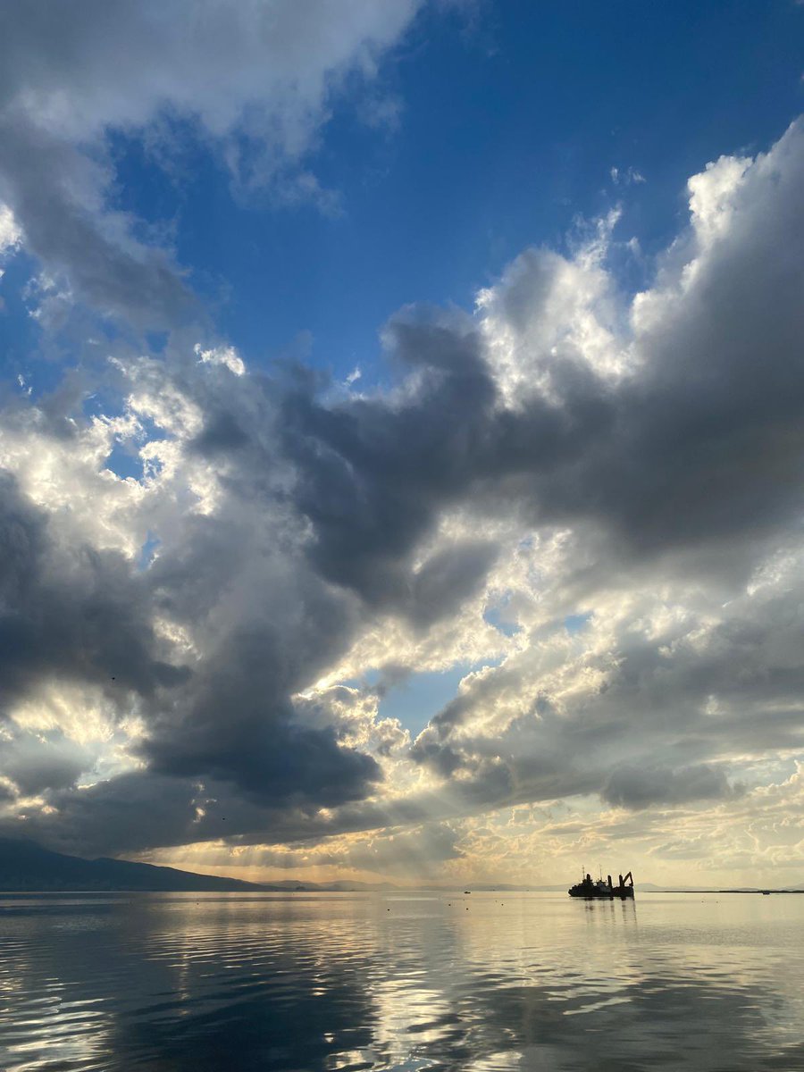 HunEvren's tweet photo. #izmir @izmirgibiyiz 💙 https://t.co/mkscmSm7bn