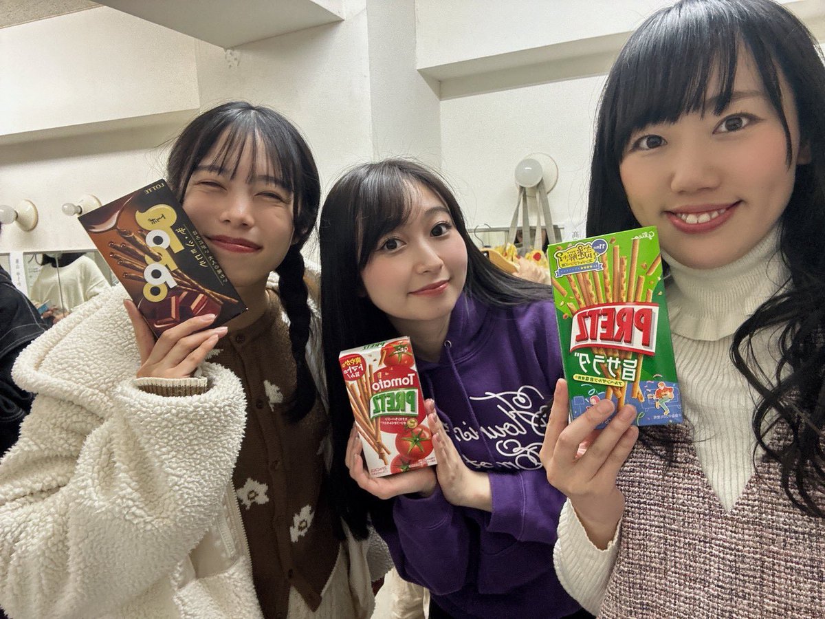 場当たり終了✨
長時間お疲れ様でした💪
今日はポッキー&amp;プリッツの日！
バタバタで食べれなかったけど楽屋ではみんなでワイワイ楽しみました💕
明日から #ユメノカケラ よろしくお願いします🌷