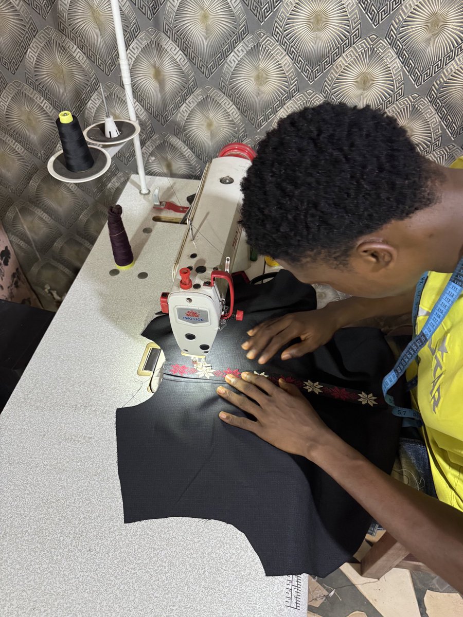 AD_couture001's tweet photo. This is my work.
This is my future. 
You will see me at the top soon.

#adcouture #tailor #youngandgrinding https://t.co/XtsS8pjJLJ