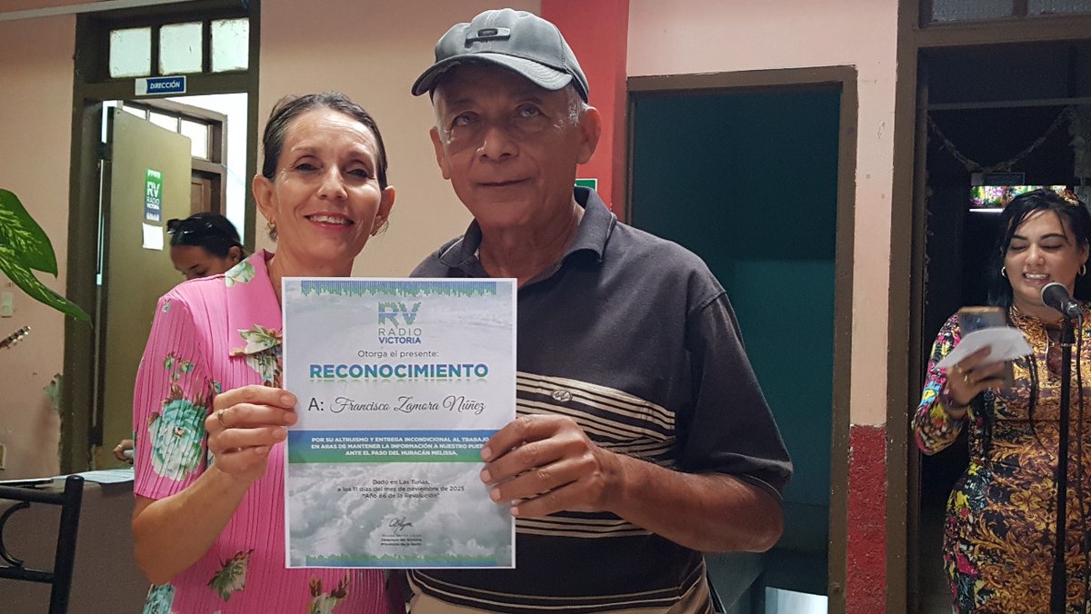 tiempo21cuba's tweet image. En #RadioVictoria #LasTunas se reconoce a los trabajadores destacados durante el paso del #HuracánMelissa #UnidosXCuba 
📷Angel Luis Batista Santiesteban