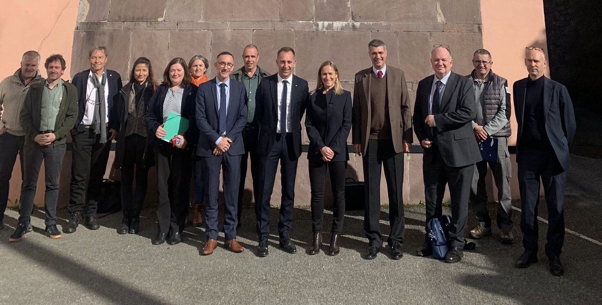 Échanges avec M. Le <a href="/Prefet64/">Préfet des Pyrénées-Atlantiques</a> Girier, M. Le Sous-Préfet de #Bayonne et les services, autour des enjeux liés au #plandeprogres de la pisciculture et à l’#eau dans le 64 et au #paysbasque. 
#changementclimatique #GDSA
<a href="/CIPAquaculture/">CIPA</a> <a href="/NvelleAquitaine/">Nouvelle-Aquitaine</a>