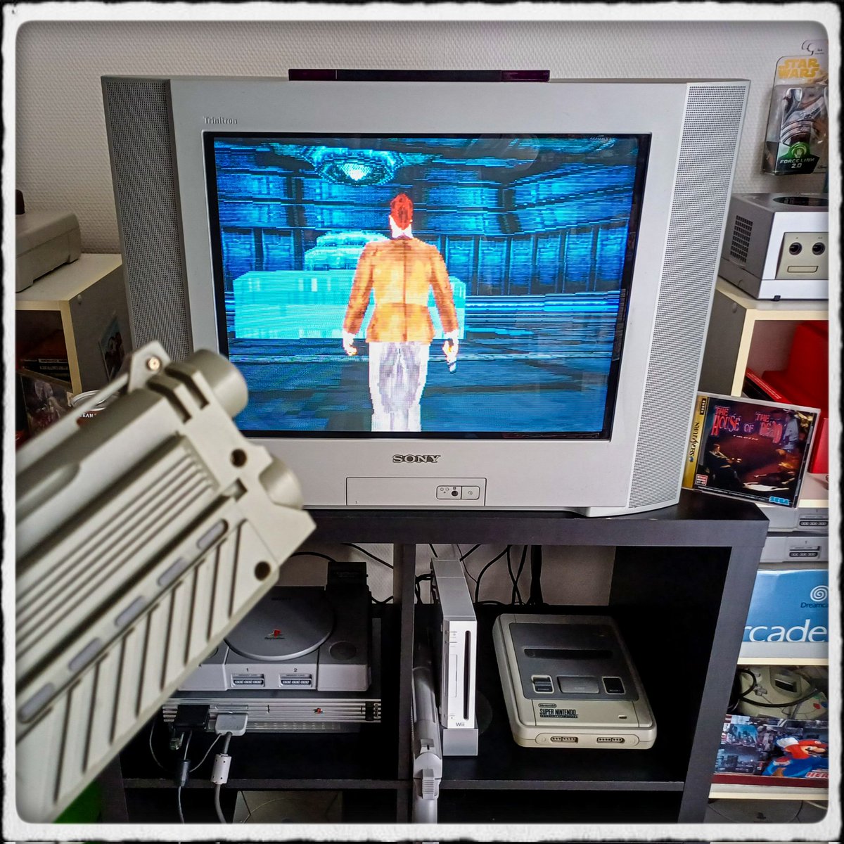 MisterKyleHyde's tweet photo. "Goodbye, Curien... Farewell, Sophie..." Décidément ouais, le Lightgun, on a pas fait mieux depuis ! #thotd #sega #saturn #railshooter #retrogaming #arcadevibe #lightgun #cafaitplaisir https://t.co/FOEZoZtbXN