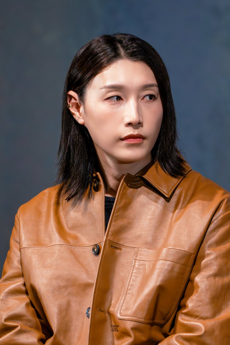 tigercatduck's tweet image. 251111 하얀 차를 탄 여자 GV #김연경
 🍂