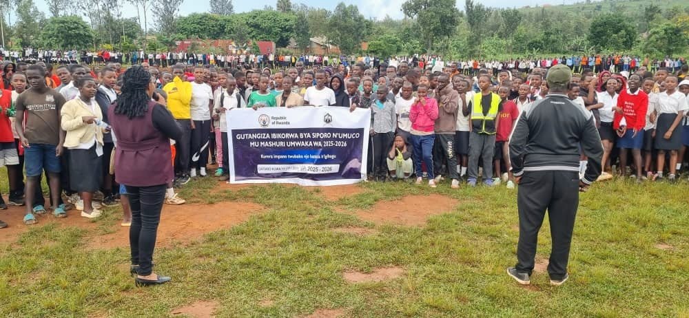 Kuri uyu wa Kabiri, Umuyobozi w'Akarere wungirije <a href="/MUKAMANAMarcel1/">MUKAMANA Marceline</a>  yatangije ku mugaragaro ibikorwa bya siporo n'Umuco mu mashuri mu mwaka wa 2025/2026. <a href="/RwandaLocalGov/">Ministry of Local Government | Rwanda</a> <a href="/Rwanda_Edu/">Ministry of Education | Rwanda</a>  <a href="/RwandaEast/">𝐄𝐚𝐬𝐭𝐞𝐫𝐧 𝐏𝐫𝐨𝐯𝐢𝐧𝐜𝐞 | 𝐑𝐰𝐚𝐧𝐝𝐚</a>