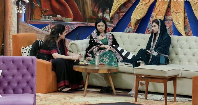 news_all4's tweet image. These three have secured their spots in the finale week 👑
Strong, graceful &amp;amp; absolutely deserving! ✨

#BiggBoss19 #BB19 #TanyaMittal #FarrhanaBhatt #AmaalMallik #BiggBoss #BB19Finale #TeamTanya #BB19OnJioHotstar #WeekendKaVaar