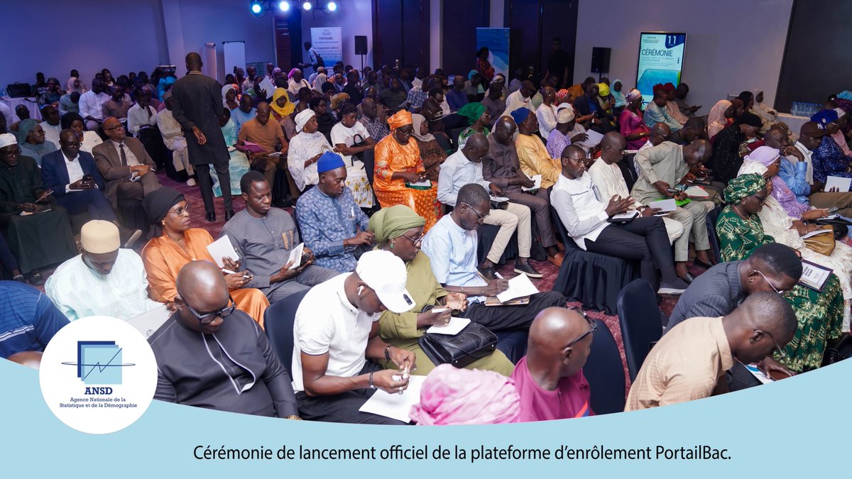 statsenegal's tweet image. Lancement officiel de la plateforme d’enrôlement PortailBac.

Fin des clés USB, vignettes papier remplacées par des versions digitales et archivage des bulletins depuis 2006.
Cérémonie présidée par le MESRI, l’ANSD et l’Office du Bac.
#ANSD #MEPC #MESRI #PortailBac #PHASAOC