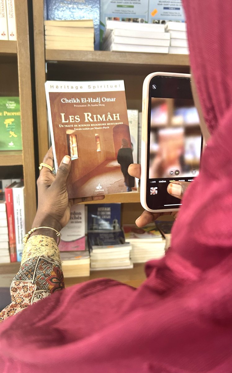 AlbouraqSenegal's tweet photo. 🎉Une Surprise de Taille avec notre invité du jour📌

Elle parlera de l’édition de ce livre 📕 

Rendez vous ce soir pour une nouvelle histoire, de la science et beaucoup de douceur❤️

#AlBouraq https://t.co/MmmKowTFLQ
