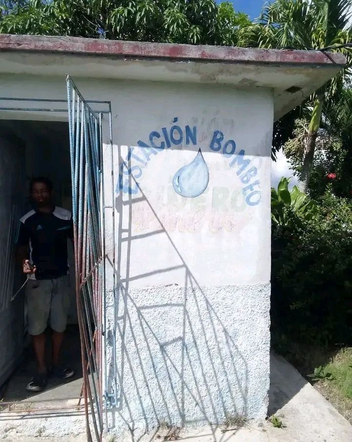 delegacionssp1's tweet photo. 🔵 ¡Buenas noticias! El servicio de agua se restablece tras la mejora en el sistema de bombeo, culminado con éxito el cambio de matriz energética en las estaciones de bombeo de Loma del Perico (Cabaiguán) y Piñeros (Yaguajay).
#Eaass #AySCuba #INRHCuba #SanctiSpíritusEnMarcha https://t.co/xZxOk2lvDa