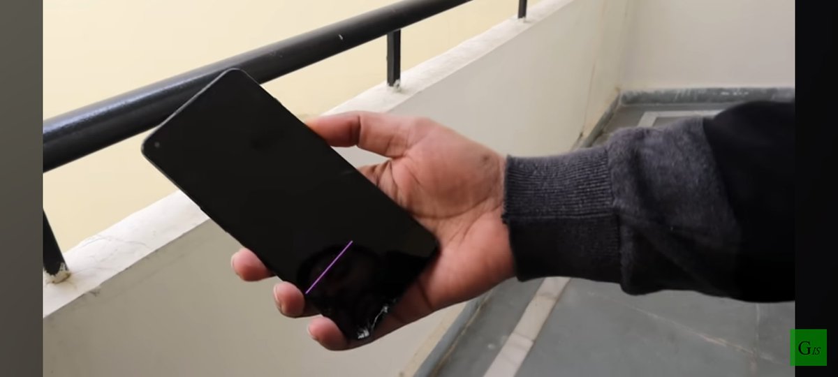 Arjun37680793's tweet image. After abusing the device with scratch test, bend test, underwater test and drop test complaining about swollen battery after 3 years? And display was broken during the drop test. How can he call it actively using device? We can clearly see the damage caused #oneplus #oneplus9RT