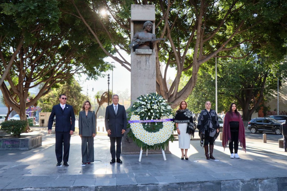 Un día para recordar y rendir homenaje a una figura clave en nuestra historia: Carmen Serdán 💜

Estuvimos presentes en su Ceremonia Conmemorativa, reafirmando nuestro compromiso con los valores que hacen de #Puebla, #LaCapitalImparable 🇲🇽✨

#CarmenSerdán #GobiernoDeLaCiudad