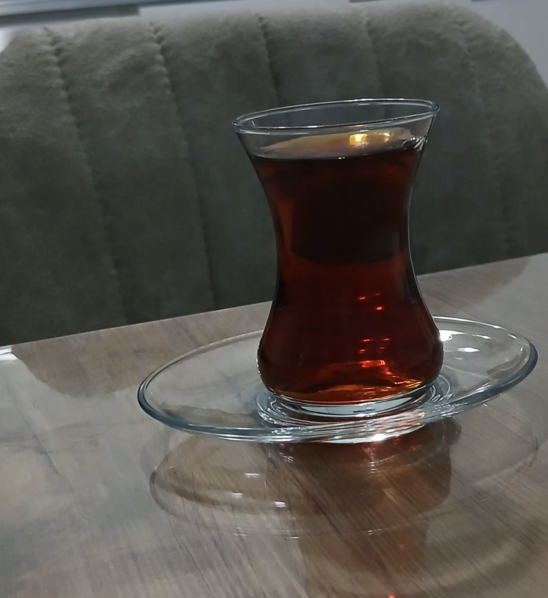 Ne güzel söylemiş şair 
"Geleydin bir çay içimi.
Sen çay dökerdin, bende içimi"