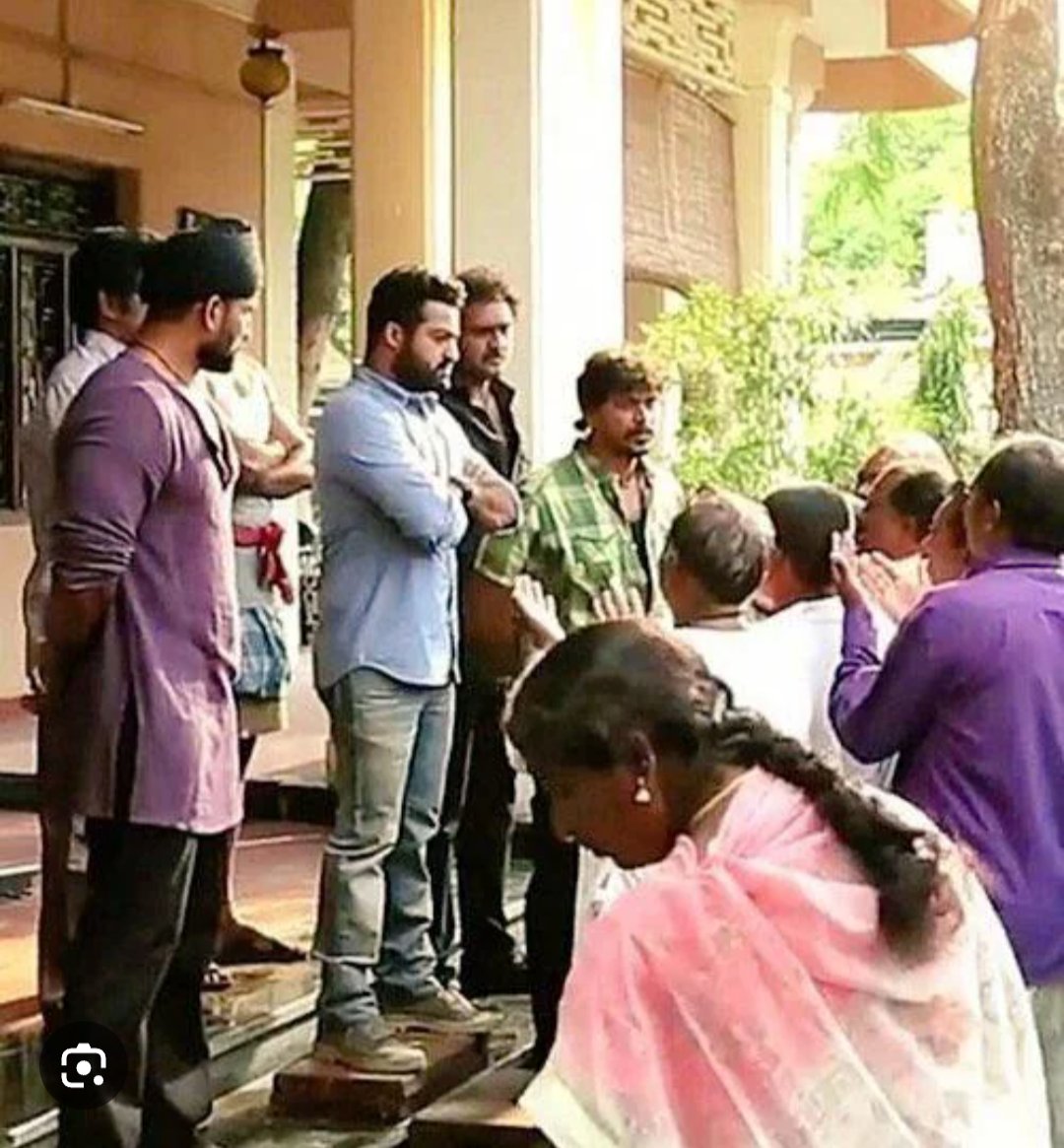 KP_chowdarys's tweet image. Yes one of the best #screenpresence in Indian cinema who is the main hero in this pic 😧😧😧😂😂😂 I think purple 🟣 shirt guy