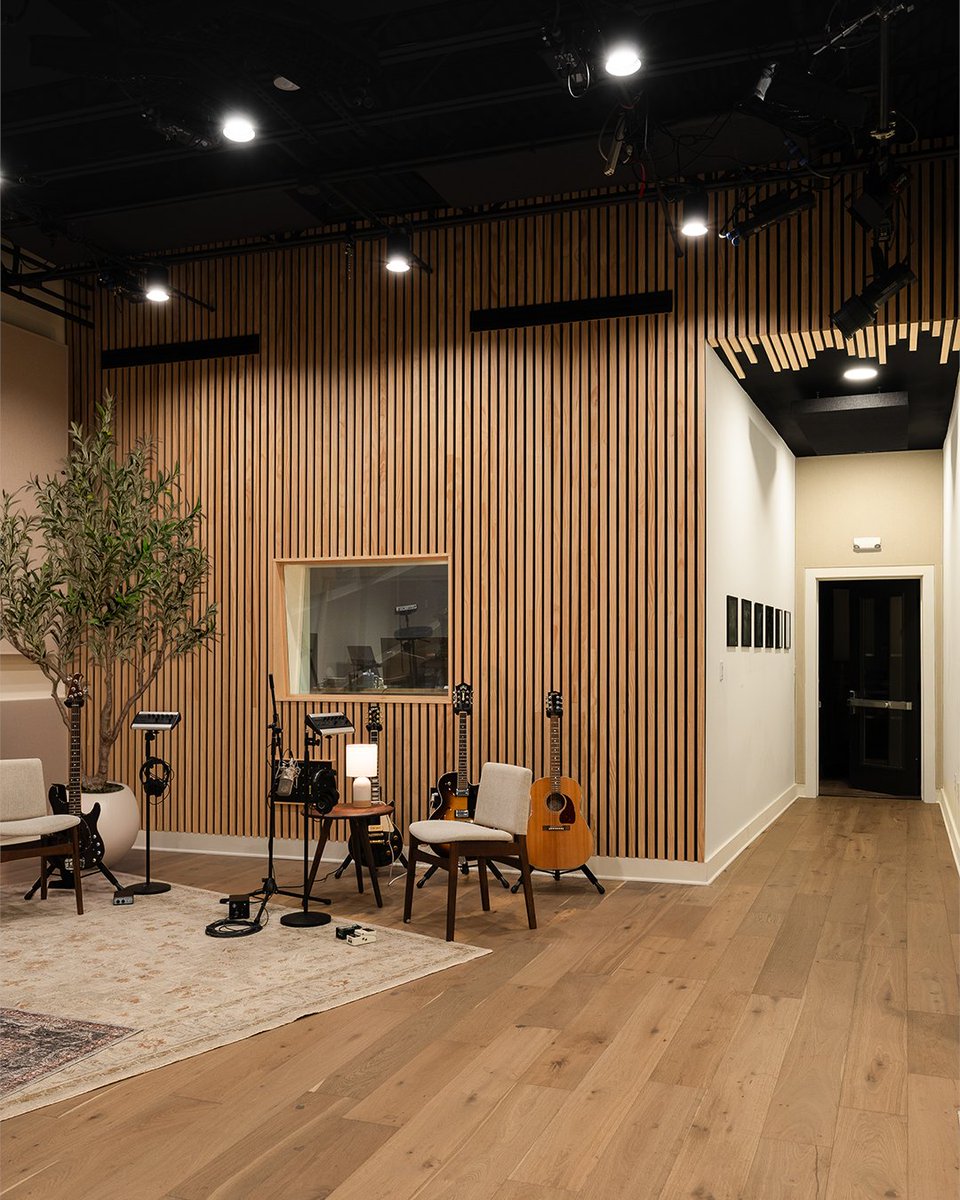 nilesacoustics's tweet photo. The facility includes a Control Room, Live Room, and ISO Booth for dry drums or vocals.

Every inch is wired for a true plug-and-play workflow, letting full bands record seamlessly.

Balanced. Open. Precise.
Each space fine-tuned to inspire and translate creativity. https://t.co/KsieEnxoJu