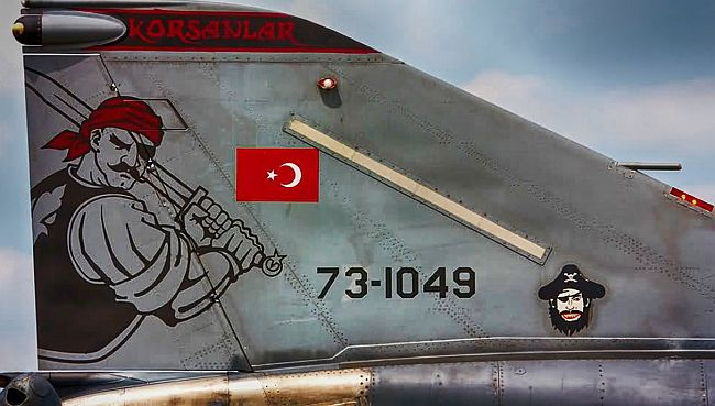 Bu arada, bu rezillikten ayrı olarak şu dikkatinizi çekti mi bilmem ama, Suudi Arabistan'daki Eurofighter işareti uçakların konuşlu olduğu üs ile birebir. Umman tam birebir olmasa da yakın. 

Türkiye'ye de bakacak olursak Malatya işaretlenmiş. 171. Filo Korsanlar'ın Typhoon ile