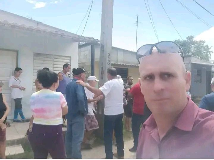 delegacionssp1's tweet photo. El Delegado de Recursos Hidráulicos y un funcionario del Gobierno del Territorio en recorrido por Tunas de Zaza y El Médano. El objetivo: evaluar personalmente el abasto de agua para buscar soluciones y mejorar el servicio. #Eaass #AySCuba #INRHCuba #SanctiSpíritusEnMarcha https://t.co/xb5JPm1pgT