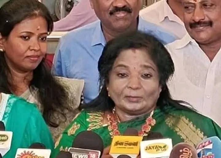 Aathiraj8586's tweet photo. இந்திசையே தமிழகத்தின் இம்சை அரசியே 

டெல்லி குண்டு வெடிப்புக்கு தீம்பிளம்பாய் பொங்கலயே 
எரிமலையாய் வெடிக்கலயே 
வாயை பசை போட்டு ஒட்டிட்டார்களா 

குமரி அனந்தனின் பெயரை கெடுக்க வந்த. 
மே(பே)தையே https://t.co/WR65JTdsuc
